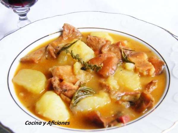 http://www.cocinayaficiones.com/wp-content/uploads/2012/10/Niscalos-con-patatas-y-hierbas-1-600x449.jpg