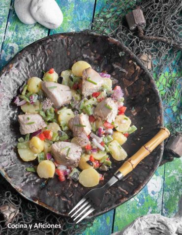 Bonito en escabeche con «ensalada Niçoise»