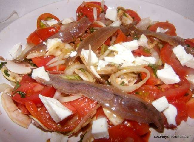 Ensalada de champiñones marinados, mozarella y tomate, receta