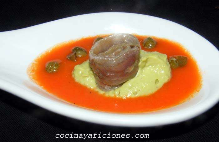 Aperitivo de aguacate, gazpacho y anchoas, receta