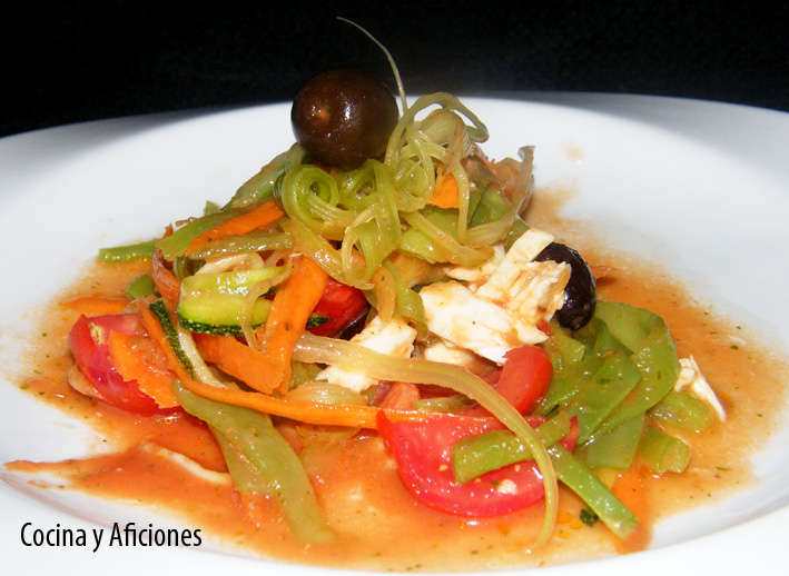 Ensalada de espaguetis de verduras con aliño de tomate, receta