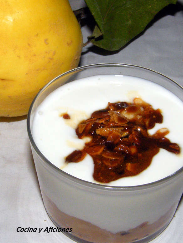 Mermelada de  membrillo con crema de  yogur, receta en vasito