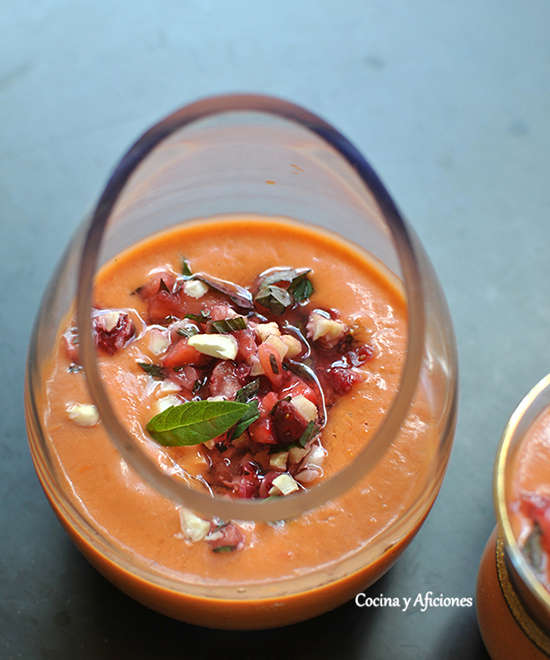 Gazpacho con fresas y aceite picual Oro Bailén, reserva familiar.