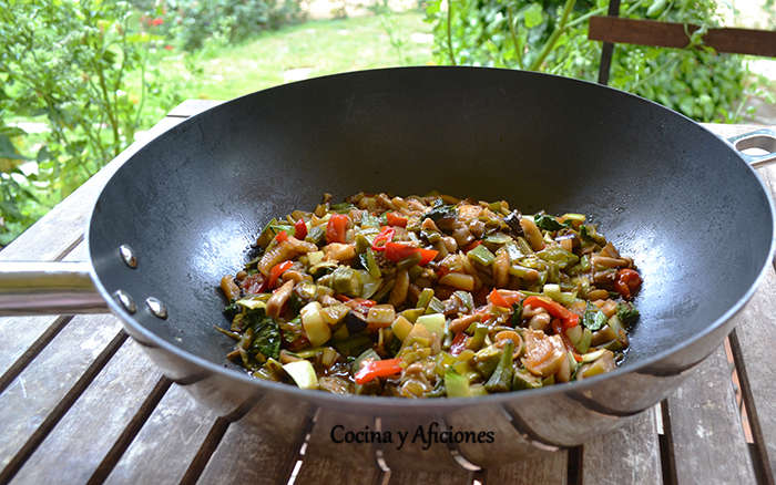 Técnica de cocina: wok de verduras, receta paso a paso.