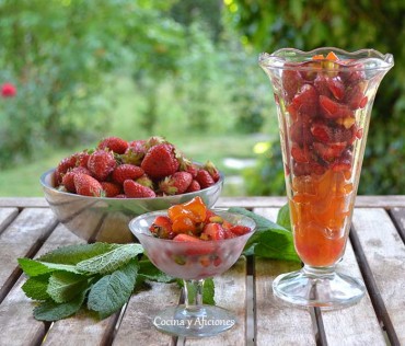 Postre de fresas, kumquats y pistachos, receta paso a paso.