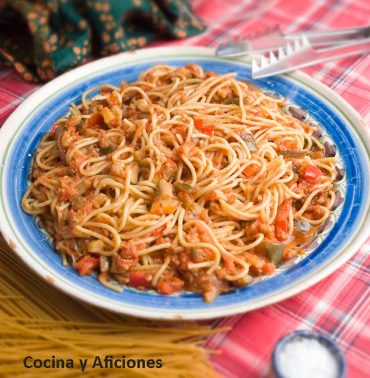 Espaguetis con boloñesa vegana, receta paso a paso.