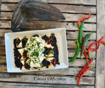 Enchilada vegetal con mole, receta de Mercado Flotante paso a paso.