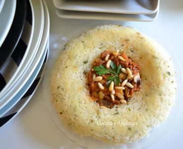 Corona de arroz con ragú de carne, receta paso a paso.