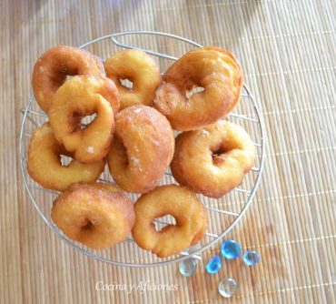 Rosquillas caseras que quisieron ser donuts, un desayuno de primera, receta.