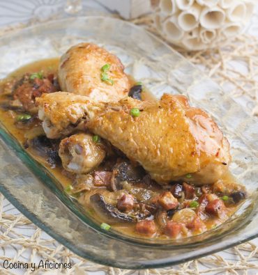 Pollo con champiñones a la cazuela, receta deliciosa y muy sencilla