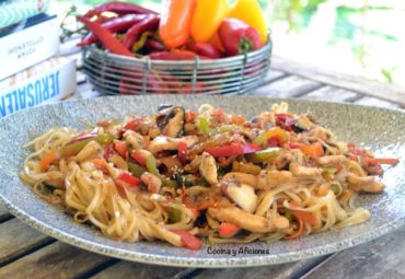 Wok de verduras y pollo: video, decálogo y receta de  para que aprendas a manejar el wok al estilo de la cocina china