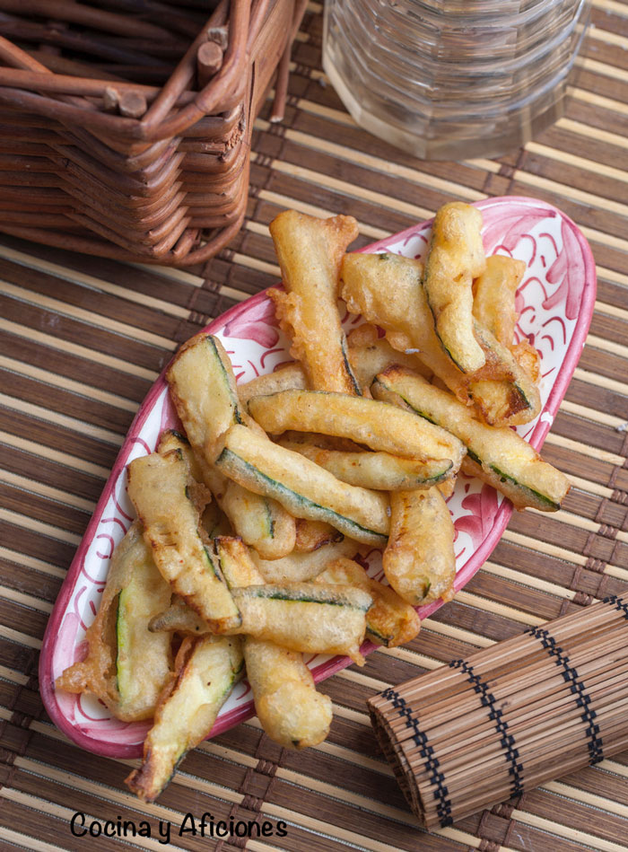 Palitos de calabacín rebozados con masa de  clara de huevo técnica de cocina