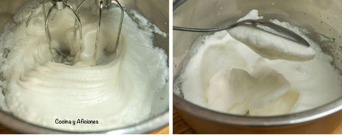 montando claras a punto de nieve