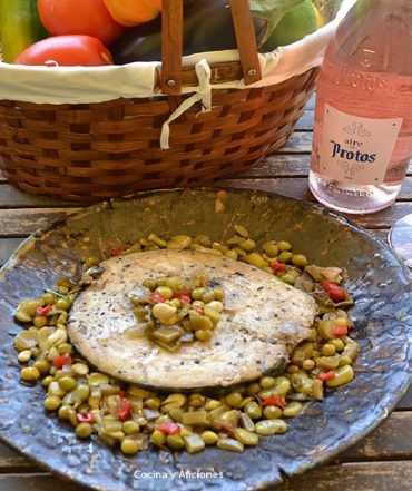 Bonito de Burela con verduras de primavera acompañado con Aire de Protos