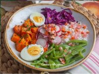 Bowl con rabanitos, una ensalada fresca y primaveral