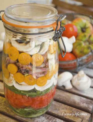 Ensalada de chipirones y ceviche de champiñones en bote, receta paso a paso.