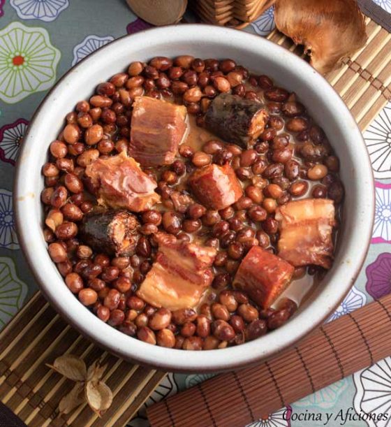 Timbal de ensalada con caparrones riojanos, unas alubias absolutamente ...