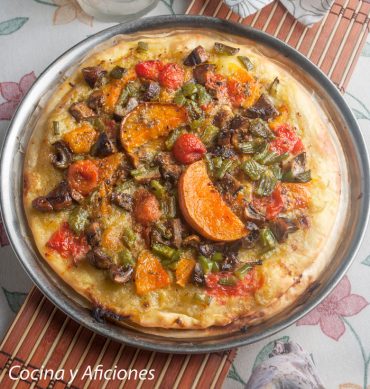 Pizza verduras con base de cebolla, deliciosa y diferente