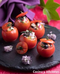 Tomates cherry rellenos, una nueva versión de la ensalada griega