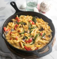 Tortilla vaga de pasta y verduritas, un plato rápido y delicioso.