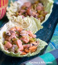 Ceviche de salmón, camarón y mejillones, una delicia para los tardeos veraniegos.