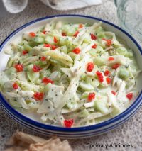 Ensalada de manzana con aliño de yogur, una delicia muy fresca.