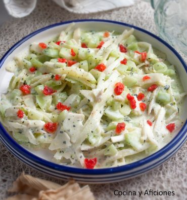 Ensalada de manzana con aliño de yogur, una delicia muy fresca.