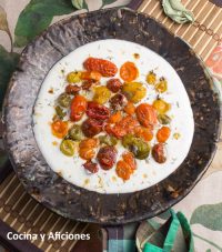 Tomates cherry asados con salsa de almendras, una ensalada diferente.