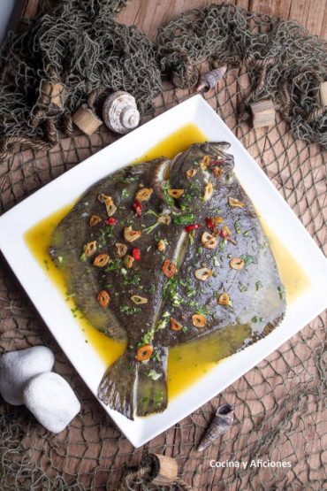 Rodaballo al horno pilpileado, el mejor pescado para tus mesas festivas