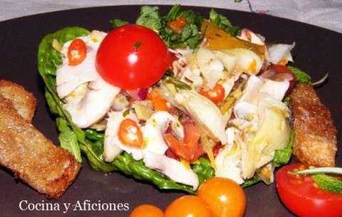 Cebiche picante de alcachofas y champinones