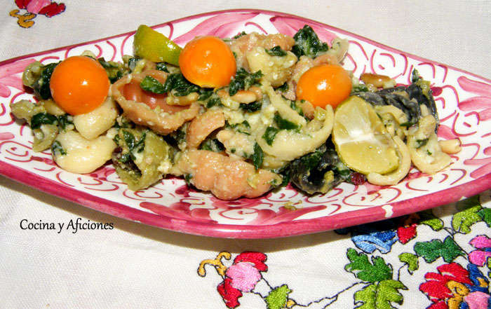 Ensalada de pasta fría con farsa de espinacas y pesto, receta paso a paso.